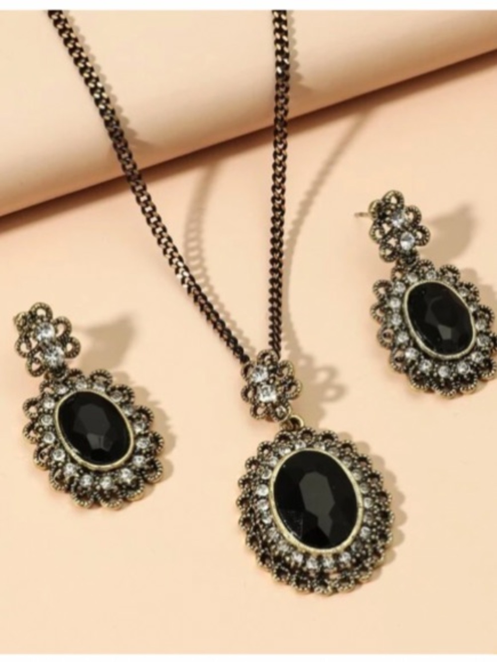 NEW• Elegant Black Onyx Crystal Pendant Necklace and Earrings Set